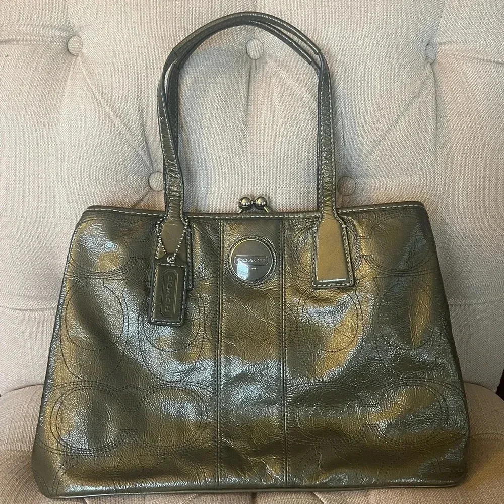 COACH NEW Carryall Signature Patent Kisslock Purse Bag Shoulder Handbag - Picture 1 of 10